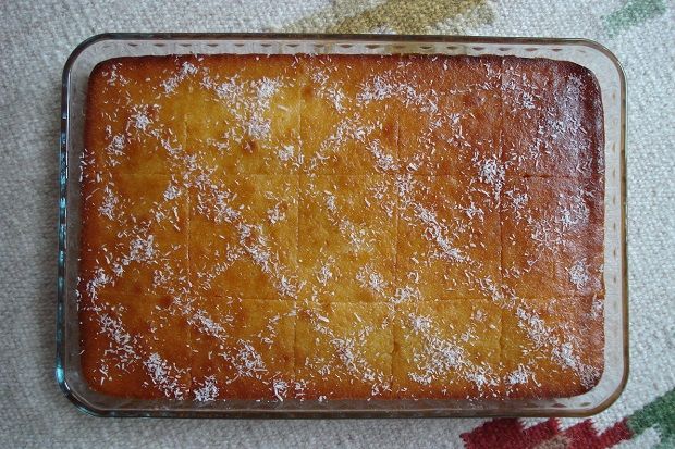 Ρεβανί από την Τουρκία πασπαλισμένο με ινδοκάρυδο (photo: Wikipedia)