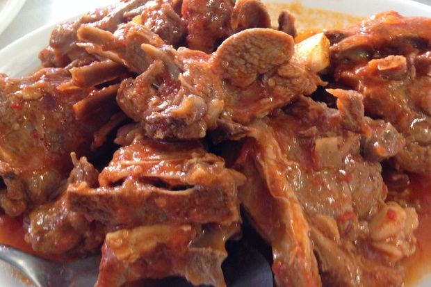 Κατσικάκι κοκκινιστό, photo: Κική Τριανταφύλλη