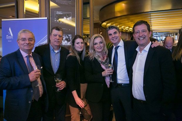 Ο εμπνευστής του Sympossio Αλέξανδρος Αγγελόπουλος (δεύτερος από δεξιά) με συνεργάτες του