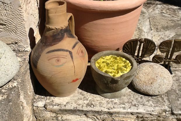 Αλιάδα με φιστίκι Αιγίνης, photo: Δημήτρης Ποταμιάνος