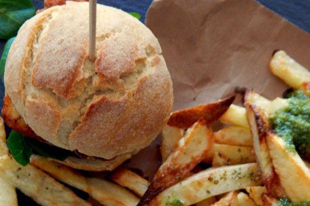 [photo: Χρυσαυγή Μπόμπολα]