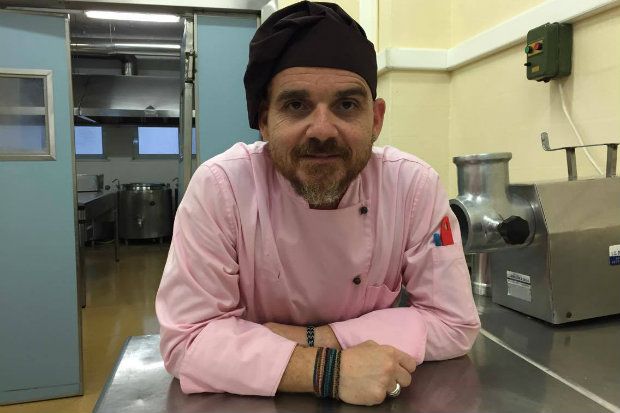 Ο Ιάκωβος Απέργης είναι ο επικεφαλής στην κουζίνα του Τζάνειου νοσοκομείου στον Πειραιά