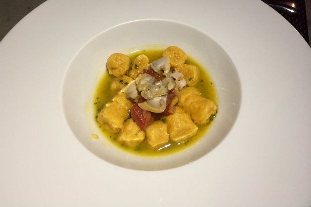 Νιόκι κολοκύθας με πεταλίδες και σχοινόπρασο [photo: Κική Τριανταφύλλη]