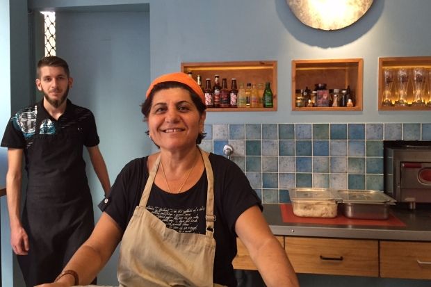 Η κυρία Ελένη- Feyrouz και ο γιος της Σάββας, photo: Κική Τριανταφύλλη