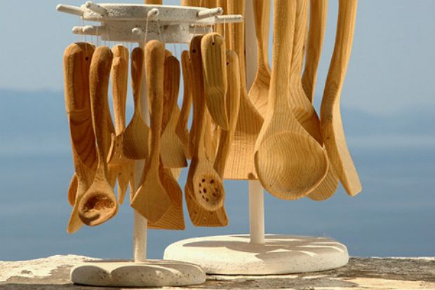 Photo: Οι κουτάλες του David Kennedy στον πύργο του Μάρκελλου, aeginalight.gr