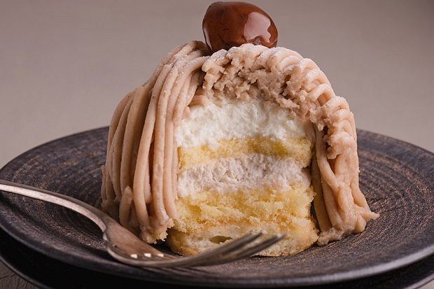 Στη δική μου εκδοχή το παντεσπάνι που βλέπετε στη φωτογραφία αντικαθίσταται με μαρέγκα (Shutterstock)