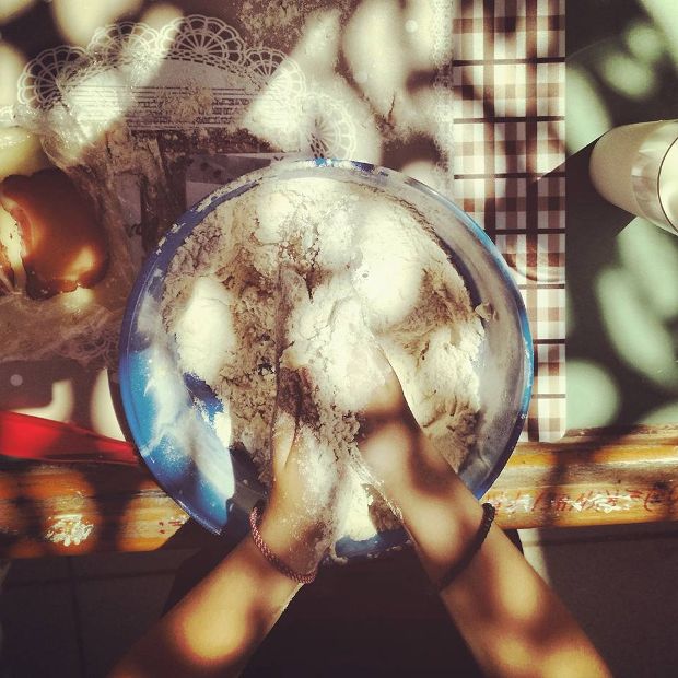 Ζυμώνοντας ψωμί, στη Χώρα