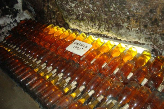 Παλαίωση κρασιών Tokaji στην Ουγγαρία [Του κόσμου τα παράξενα κρασιά]