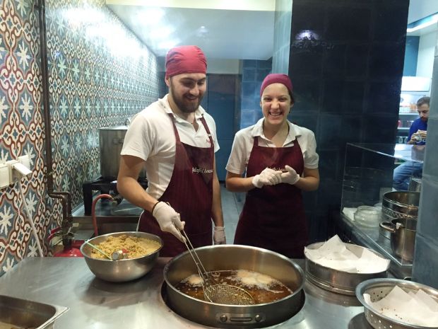 Το χούμους είναι μια νόστιμη και πολύ θρεπτική σάλτσα με ταχίνι και ρεβύθια, photo: Κική Τριανταφύλλη