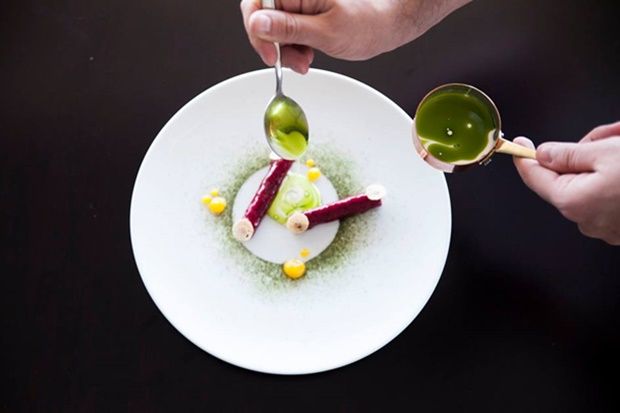 Το καλωσόρισμα του Μιχάλη Νουρλόγλου στο Première [photo: Κική Τριανταφύλλη]