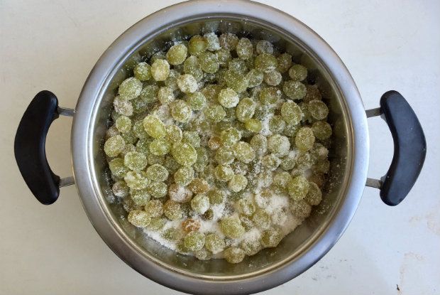 Ροζακί, ποικιλία επιτραπέζιου σταφυλιού [photo: Κική Τριανταφύλλη]