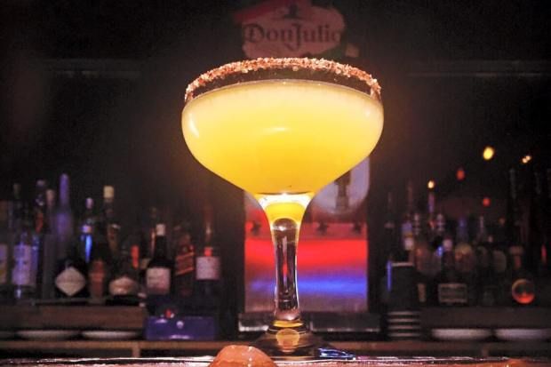 O Τζιμ Xέινς απολαμβάνει την παρέα των επισκεπτών του, photo:Jesper Haynes,  http://www.summersite.com/