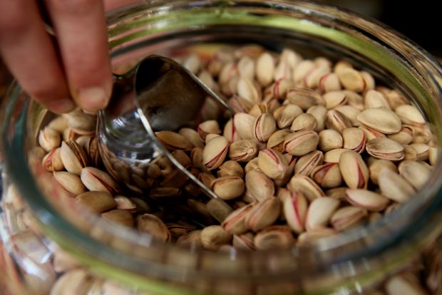 Τραγανοί, ευωδιαστοί λουκουμάδες στο ζαχαροπλαστείο Κτιστάκης, Σωκράτους 59, athens-walking-tours@Flickr