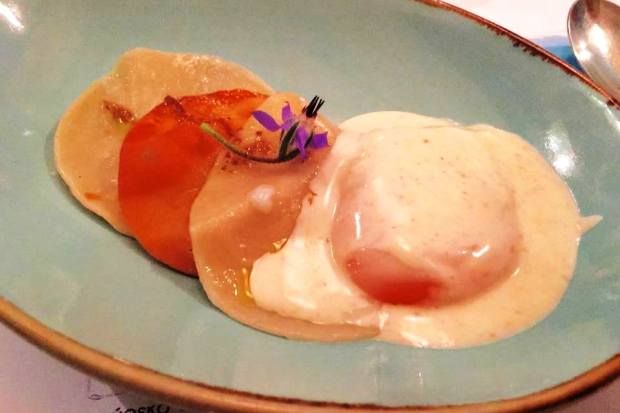 Από αριστερά, Αλέξανδρος Ζαχαρίας, Θάνος Κορομπύλιας (δημοσιογράφος), Νικόλας Σταυρακάκης, Γρηγόρης Χέλμης στα Μπλε Κατσαρολάκια