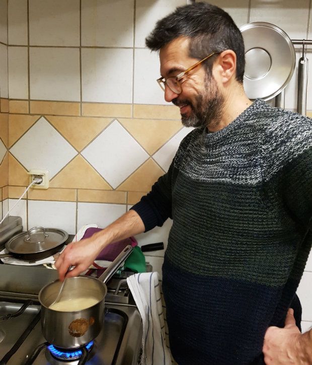 Φρέσκια ρίγανη και κολοκυθοανθοί από τον λαχανόκήπο του ξενώνα "Αμανίτα" [photo: Φιλάρετος Ψημένος]