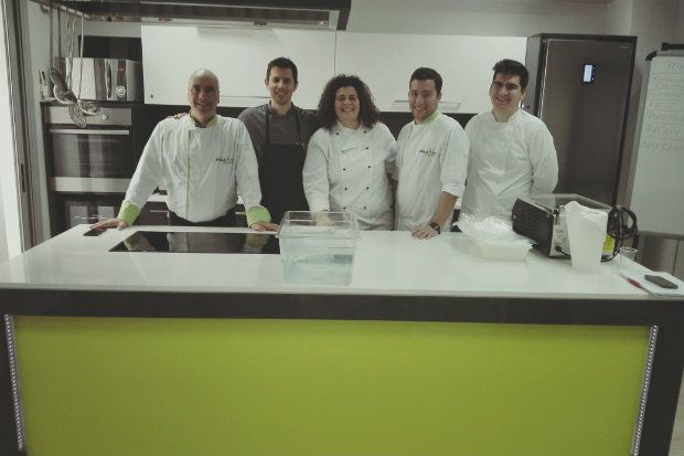 Καρότα με βούτυρο και καπνιστή πάπρικα μαγειρεύονται σε κενό αέρος για μια ώρα στους  85 βαθμούς Κελσίου [Flickr / Edsel Little]