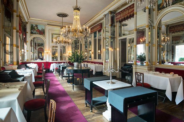 Το κομψό Caffè Fiorio, ένα από τα πιο παλιά του Τορίνο άνοιξε το 1780 [Wikipedia]