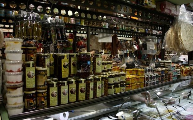 Πρώτα χορταίνει το μάτι κι έπειτα αρχίζει η επιλογή. (Φωτο: Θεοδ. Καρανίκας)