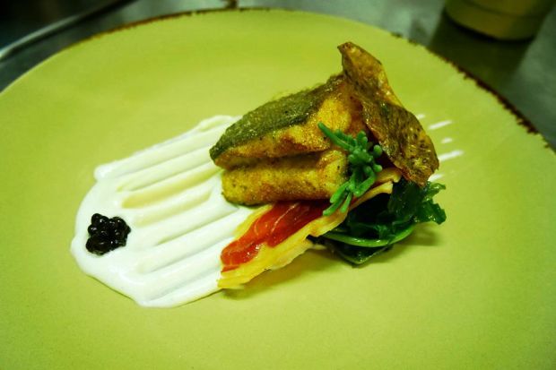 Μαγγίρι με ποσέ αυγό, κρέμα στάκας και μαύρη τρούφα Καρπενησίου