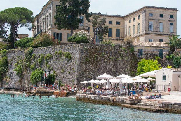 Ο Αριστοτέλης Μέγκουλας είναι σεφ και ιδιοκτήτης του κομψού εστιατορίου Pomo d'Oro, στην πλατεία Σκαραμαγκά της Κέρκυρας, photo: Κική Τριανταφύλλη