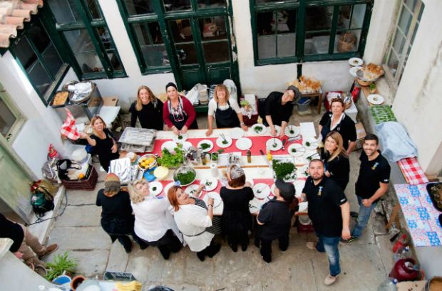 Τελετουργικό πλύσιμο των χεριών, να ακολουθεί και η καρδιά και το μυαλό (Φώτο: Εβελυν Φώσκολου)