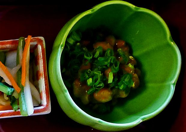 Natto με κρεμμυδάκι