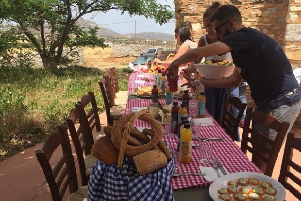 Τυρια φτιαγμένα όπως στην αρχαιότητα βρήκαμε στο μίνι-μάρκετ Παντελιά