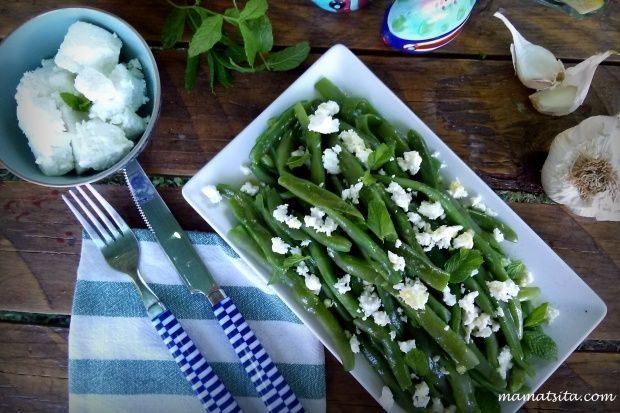 Σαλάτα με φρούτα και καπνιστό σολομό, του Κώστα Τσαούση