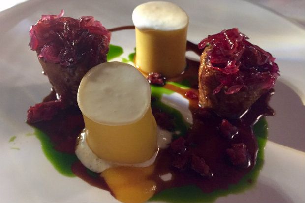 Υπέροχη θέα της Ακρόπολης από την βεράντα του Sense [photo: Κική Τριανταφύλλη]