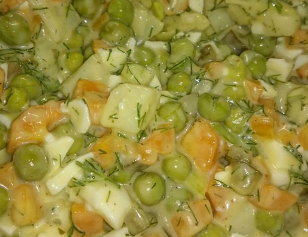 Προσθέτουμε το ασπράδι του αυγού και αλατοπίπερο, photo: Νίκος Μορόπουλος