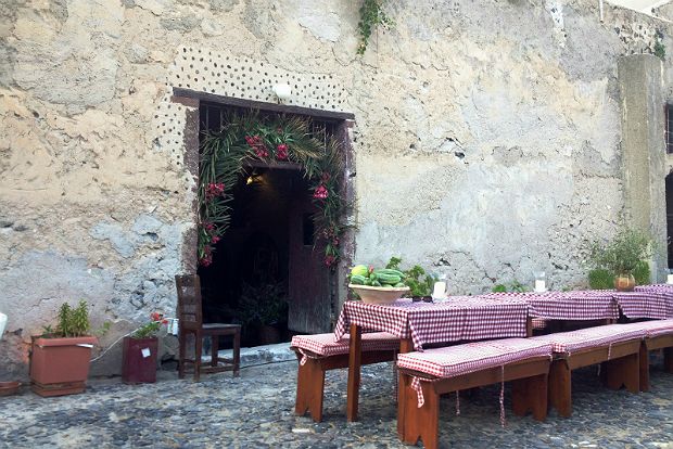 Η φάβα η σαντορινιά ετοιμάζεται