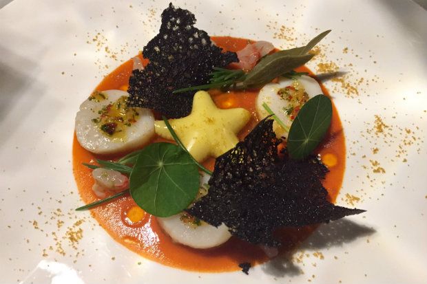 Παστιτσάδα με χειροποίητα ζυμαρικά και κρέμα παρμεζάνας [photo: Κική Τριανταφύλλη]