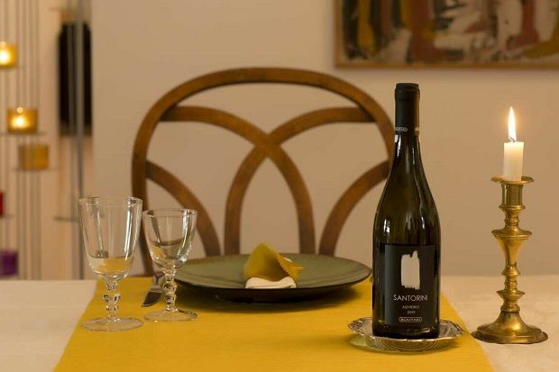 Σαντορίνη Μπουτάρη από Ασύρτικο, μια από τις πιο πολύτιμες ελληνικές ποικιλίες