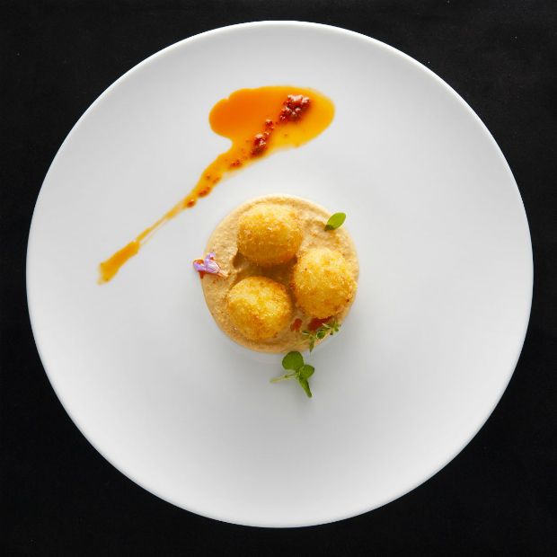 Η δροσερή γεύση ήταν κοινό χαρακτηριστικό σε όλα τα πιάτα του Χαμιντ Σαλιμιάν, όπως η σαλάτα Gaote (λεπτή πίτα ψημένη σε πέτρα με χουρμάδες, ραπανάκι, αγγούρι, δυόσμο, καρύδι, φέτα και γιαούρτι)