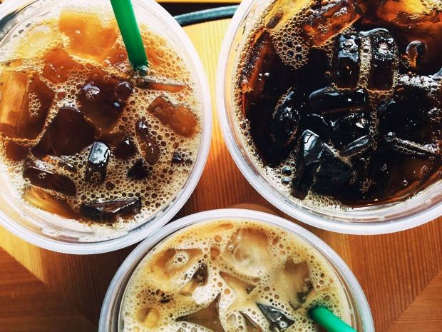 Ο φραπέ στο μέρος που «γεννήθηκε», στη Θεσσαλονίκη (SOOC / KONSTANTINOS TSAKALIDIS)