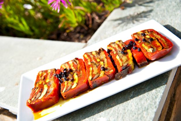 Μαρέγκες, τα αγαπημένο γλυκό των Τηνιακών, στην εκδοχή τριαντάφυλλο της Αντωνίας Ζάρπα. Φωτό: Έβελυν Φώσκολου