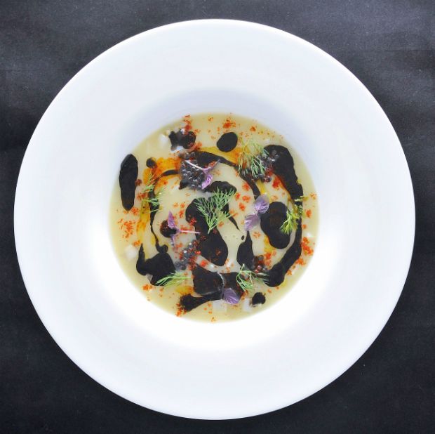 Elarji and bazhe, δηλαδή τυροκροκέτες και ντιπ αμυγδάλου από την Ταμάρα