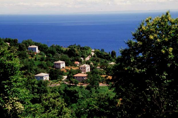 Ακούει κανείς;