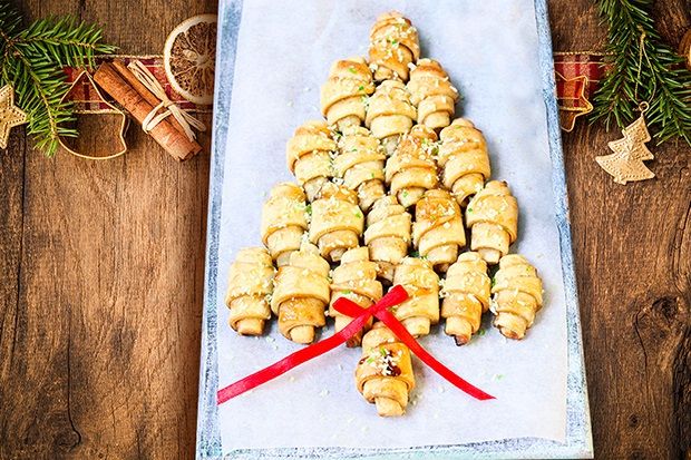 Αλμυρά κρουασανάκια με τυρί, σκόρδο και αρωματικά