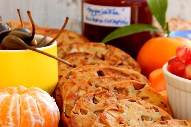 Αλμυρά μπισκότα  με ελιές και γραβιέρα