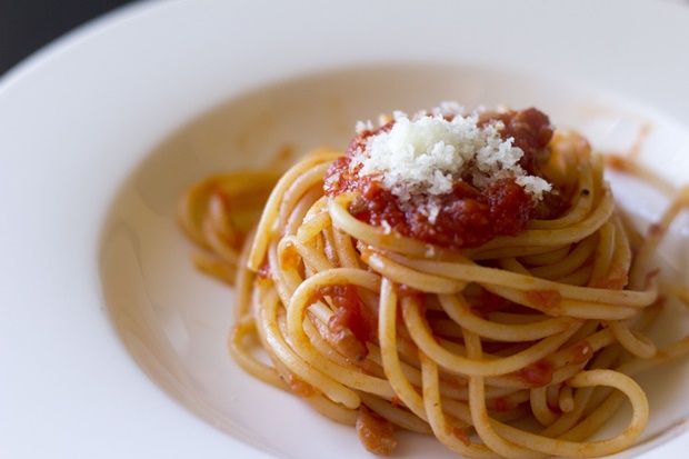 Αματριτσιάνα πασίνα, κάντη όπως στην Καλαμάτα