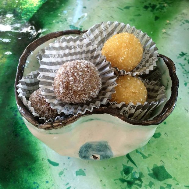 Αμυγδαλωτά με πορτοκάλι για κομψό κέρασμα