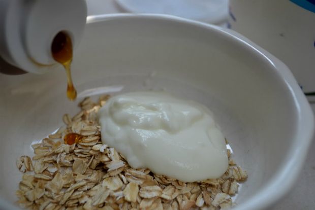 Ανακούφιση απ’ τον ήλιο με γιαούρτι και βρώμη