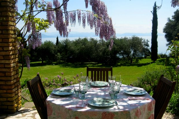 Ανοιξιάτικο φαγητό al fresco