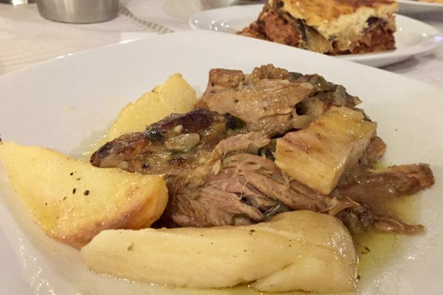 Αρνάκι λεμονάτο με πατάτες του Βασίλη Σπανογιάννη