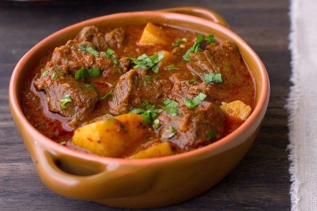 Αρνάκι με πατάτες στην κατσαρόλα