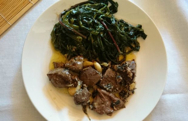 Αρνίσια συκωταριά με βλαστάρια στη σύβραση