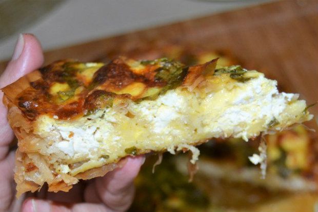 Αρωματική τυρόπιτα με φύλλο κρούστας και υπέροχο σχήμα