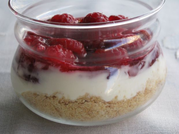 Ατομικά cheesecake με φρούτα εποχής