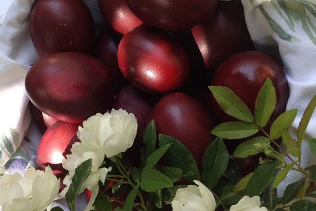 Bαμμένα κόκκινα αυγά, φυσικά